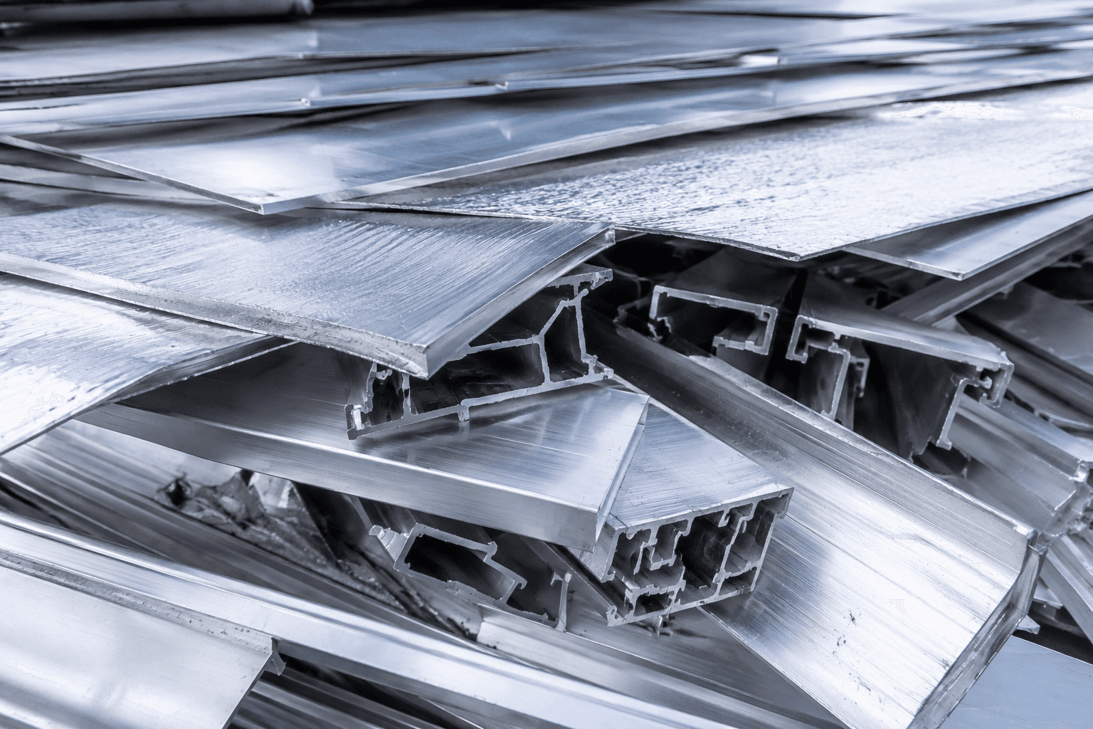 Sorted aluminium scrap sheets, profiles, and non-ferrous offcuts